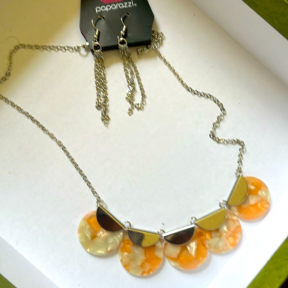 Brand new necklace and matchinging earrings